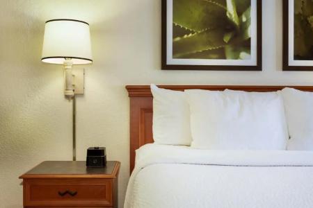 La Quinta Inn by Wyndham Austin Oltorf - 27
