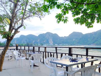 Phi Phi Cozy Seafront Resort - 23