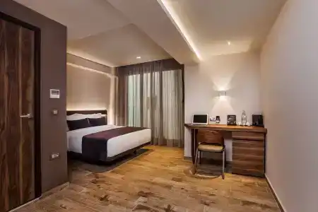 ad Imperial Plus Thessaloniki - 4