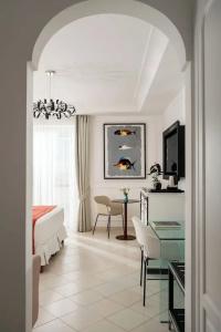 Eden Roc Suites - 99