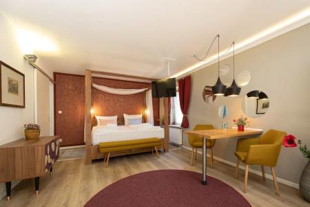 Little Suite - 33