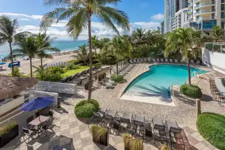 DoubleTree by Hilton Ocean Point - North Miami Beach - 12