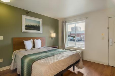 HomeTowne Studios by Red Roof Denver - Glendale/ Cherry Creek - 6