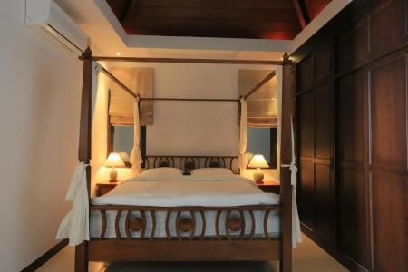 Naiharn Beach Villa - 40