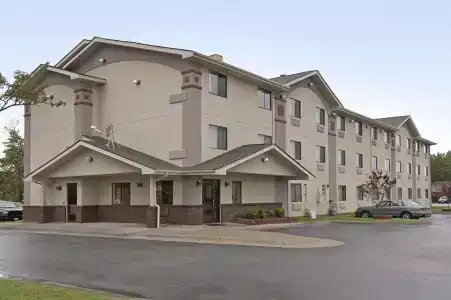 Super 8 by Wyndham/Jefferson Ave. - 12