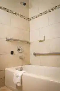 Executive Inn & Suites - 8