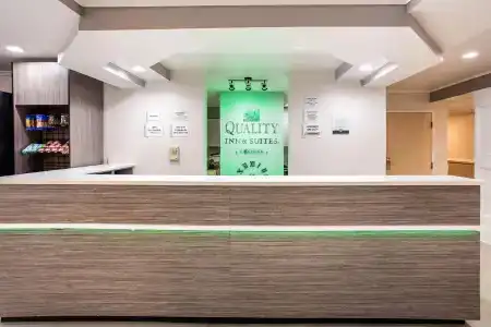 Quality Inn & Suites - - 31