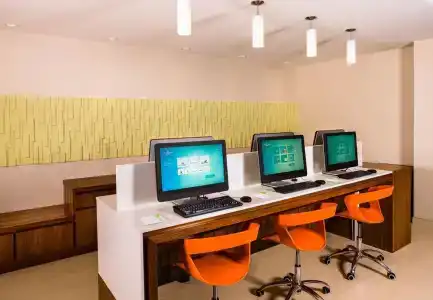 SpringHill Suites by Marriott New York LaGuardia Airport - 4