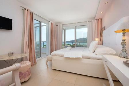 Mare Monte Small Boutique - 18