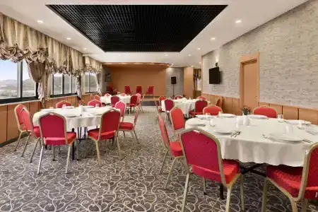 Ramada by Wyndham Sivas - 11