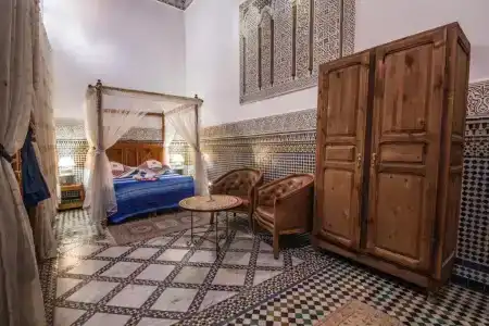 Riad Sara - 18