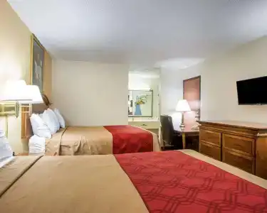 Econo Inn & Suites - 5