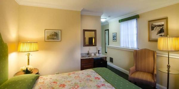 Red Coach Inn - 29