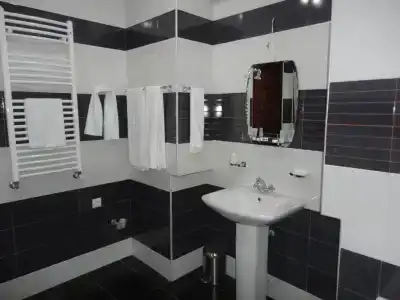 Corner - 28
