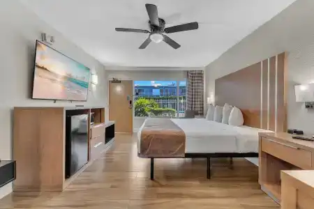 Rodeway Inn & Suites Fort Lauderdale Airport & Cruise Port - 5