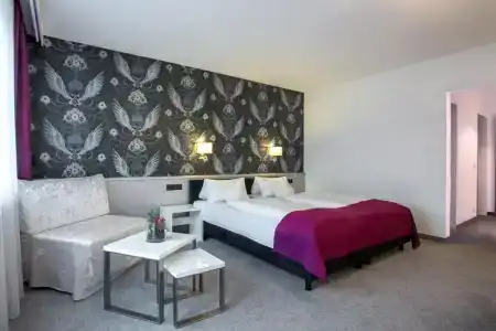 Hellers Twenty Four Ii -24h-Check-In- - 47