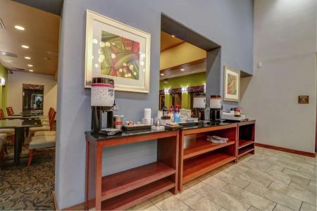Hampton Inn Tropicana Las Vegas - 38