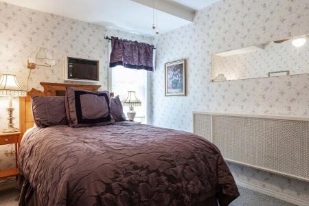 Stone Maiden Inn - 44