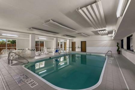 Comfort Inn & Suites - 13