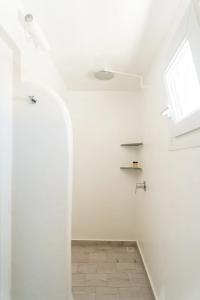 Eleanna's - 105