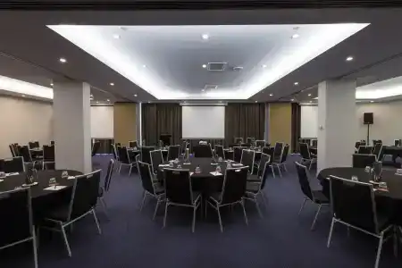 Rydges - 17