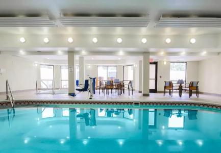 Courtyard by Marriott - 10