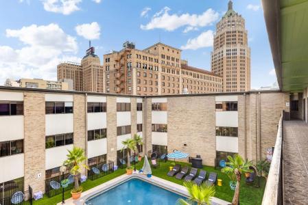 Riverwalk Plaza - 19