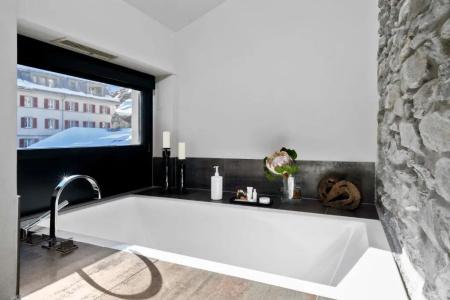 Unique Post - 8