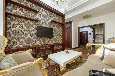 Royal Residence - 307