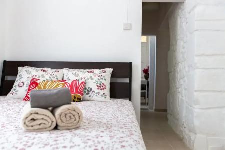 Laila's Cozy Garden House & Studio - 5