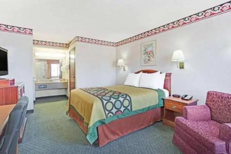 Super 8 by Wyndham Tucson Downtown Convention Center - 18