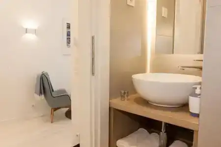 Tesla Boutique  & Rooms - 109