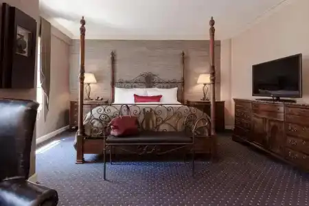 The Whitehall - 42