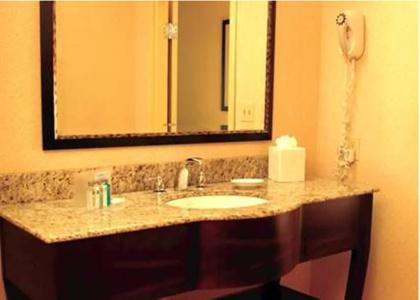 Hampton Inn & Suites - 20