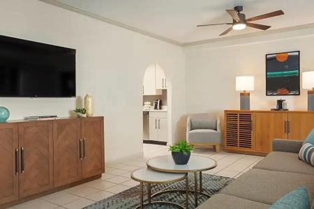 Holiday Inn & Suites, An Ihg - 212