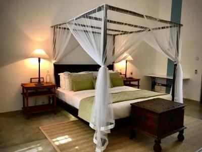 The Postcard Galle - 37