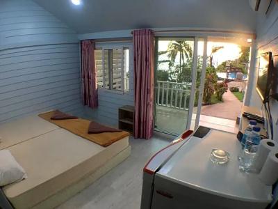 Naiharn On The Rock Resort Phuket - 16