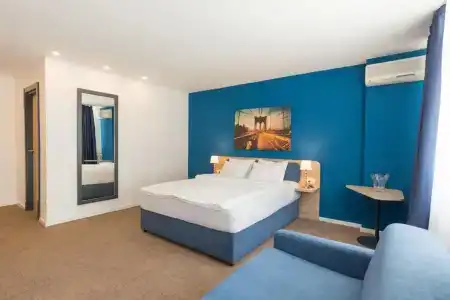 Premium Crown Suites - 108