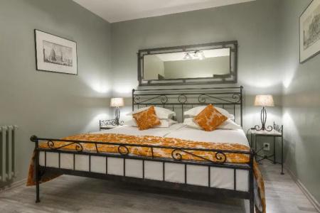 At the Black Star -Charming Romantic Suites and Apartments - 35