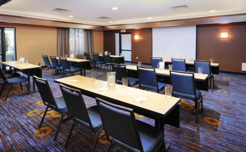 Courtyard by Marriott Dallas in Legacy Park - 16