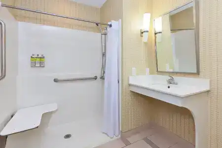 Holiday Inn Express & Suites - Oak Island Area, an IHG - 42