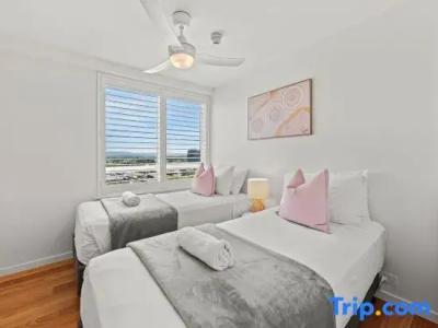 Burleigh Beach Tower - 174