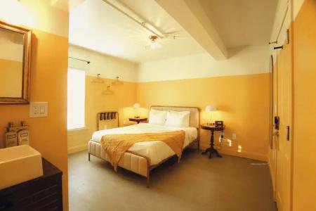 The Historic Peninsula Inn - 108