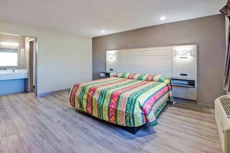 Super 7 Inn-Southwest - 46