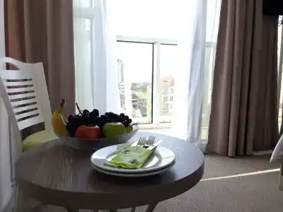 Green Glass - 10