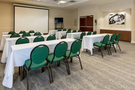 Hilton Garden Inn Airport - 43