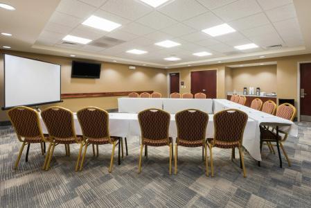 Hampton Inn - Hills - 16