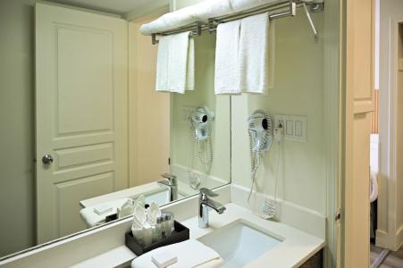 Divya Sutra Suites on Robson Downtown - 163