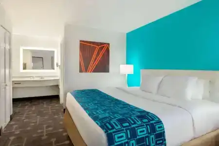 Howard Johnson by Wyndham Lookout Mountain - 18