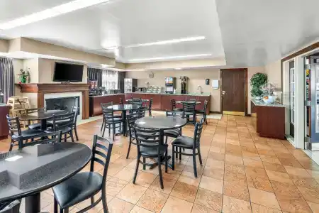 Clarion Inn & Suites Northwest - 24